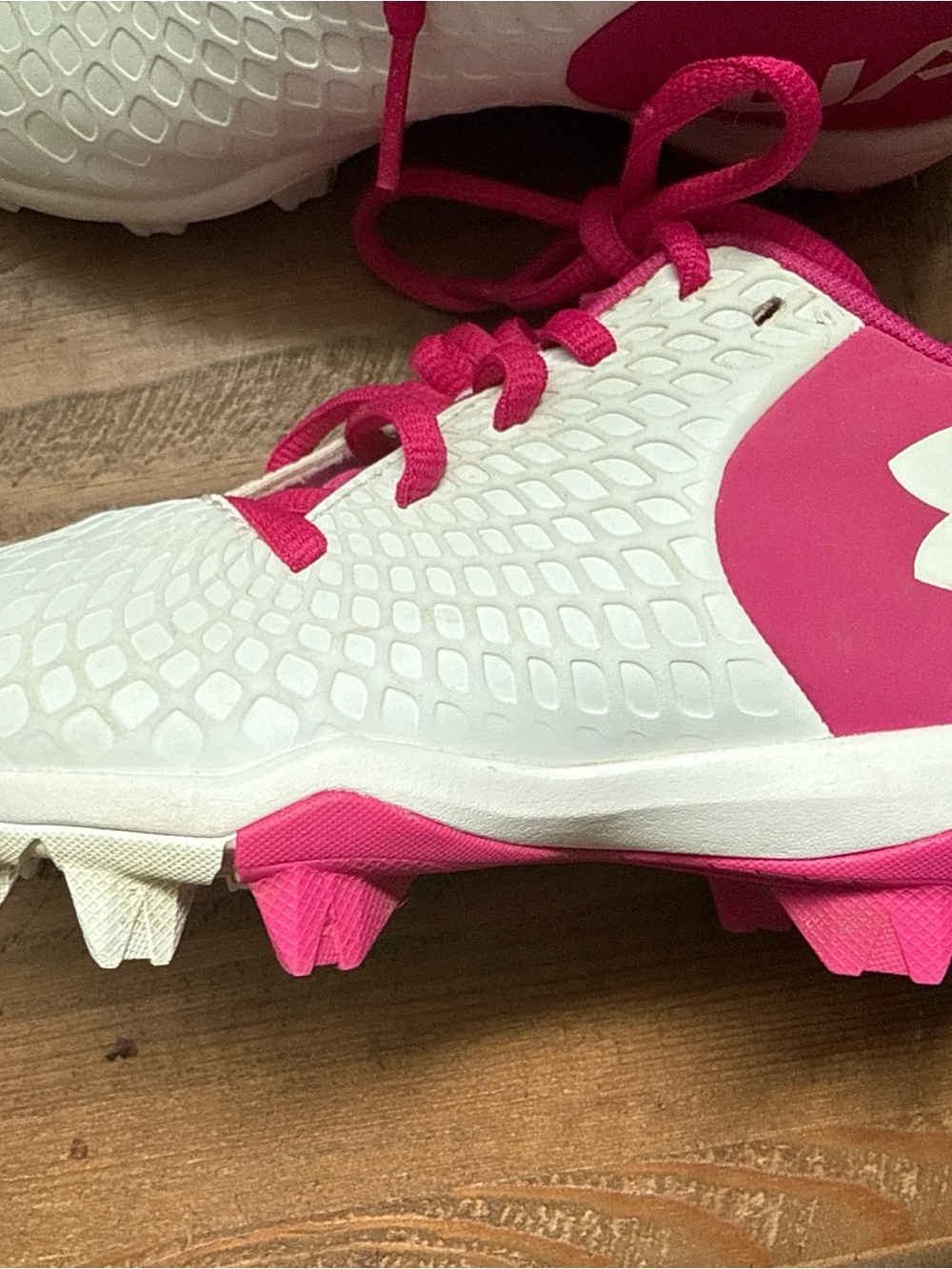 Under Armour Girls Softball Cleats Pink White Youth Size 12C Excellent Condition - Picture 2 of 9